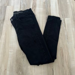 Black distressed skinny jegging